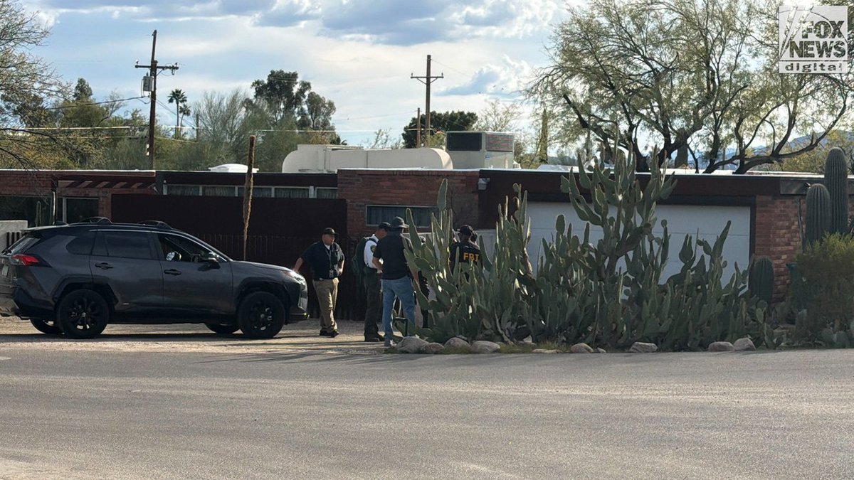 FoxUSNews's tweet photo. EYES EVERYWHERE: Federal investigators were active in the area surrounding Annie Guthrie’s residence in Tucson, Arizona, Tuesday, ahead of a SWAT deployment tied to the ongoing investigation into the disappearance of her mother, Nancy Guthrie. https://t.co/hgpL5dPROb