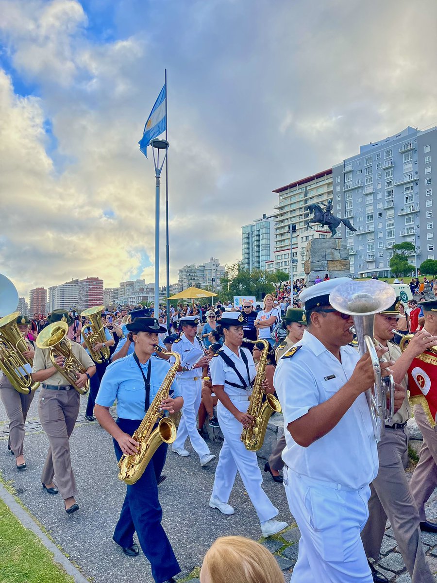 ¡Feliz cumpleaños a la ciudad más hermosa del mundo! 🎂

Acompañamos al Intendente <a href="/agustin_neme/">Agustin Neme</a> en la Plaza Colón y el Parque San Martín.
Una jornada increíble con la banda conjunta de las Fuerzas Armadas, desfile de la Guardia Nacional del Mar, DJs y feria de productos locales!