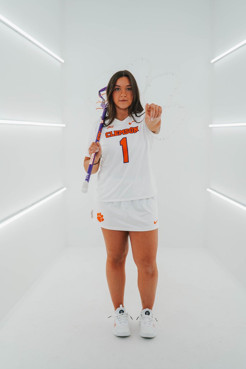 SPALLINA WITH ANOTHER 🥅! 

That's a hat trick for her already! 🎩🎩🎩

Clemson - 5⃣ | Furman - 1⃣