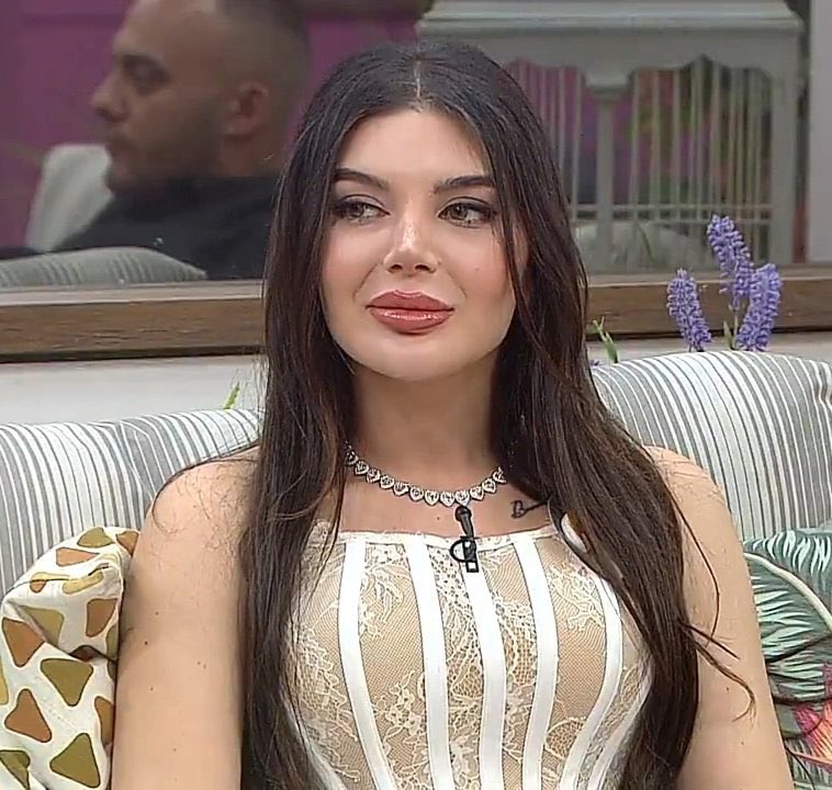 tmmcnm000's tweet image. Belis her kötü gününü yalnız atlatan ama  arkadaşları kötü olunca ilk desteğe koşan kızlar içindir herkes Belis olamaz Belis olmak dimdik duruş ister 💕✨#kısmetseolur