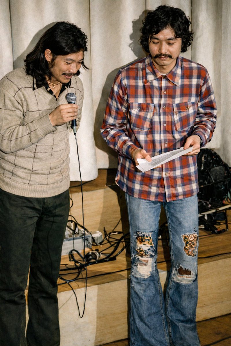 isaohama1956's tweet image. 1975年2月11日
この日、大瀧詠一さんは、目黒区民センターにおいて開催されたバンド・鈴木茂&amp;amp;ハックルバックのデビューコンサート『ベイエリア・ファースト・コンサート』に出演しました。
➡
open.spotify.com/playlist/53Eug…
#鈴木茂 #ハックルバック #細野晴臣 #大瀧詠一 #大滝詠一 #1975年 #2月11日