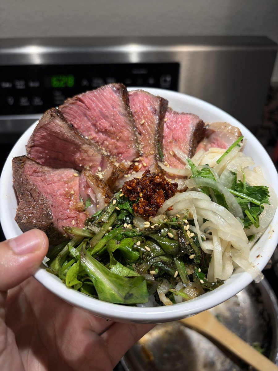 KunoMD's tweet image. anyone free this saturday....?? im free too haha and i draw... 😓

anyways here's a gyudon bowl with veggies and pickled onion