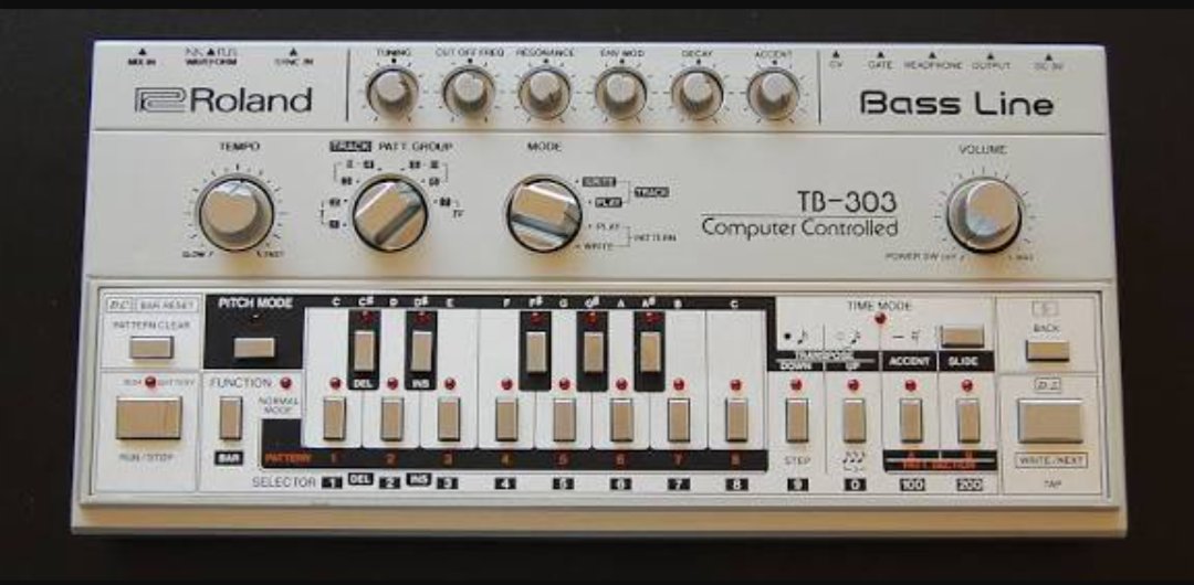 mlinadj's tweet image. いま中古価格で30〜40万円で取り引きされている伝説のアシッドマシンRoland TB-303
発売当初はギタリストの練習用バッキングマシンで、操作性の難しさから売れなくて大量の在庫を抱えたRolandは、税金対策で大量のTB-303を産業廃棄物として処分したんですよね。
夢の島にはTB-303でできた地層がある。