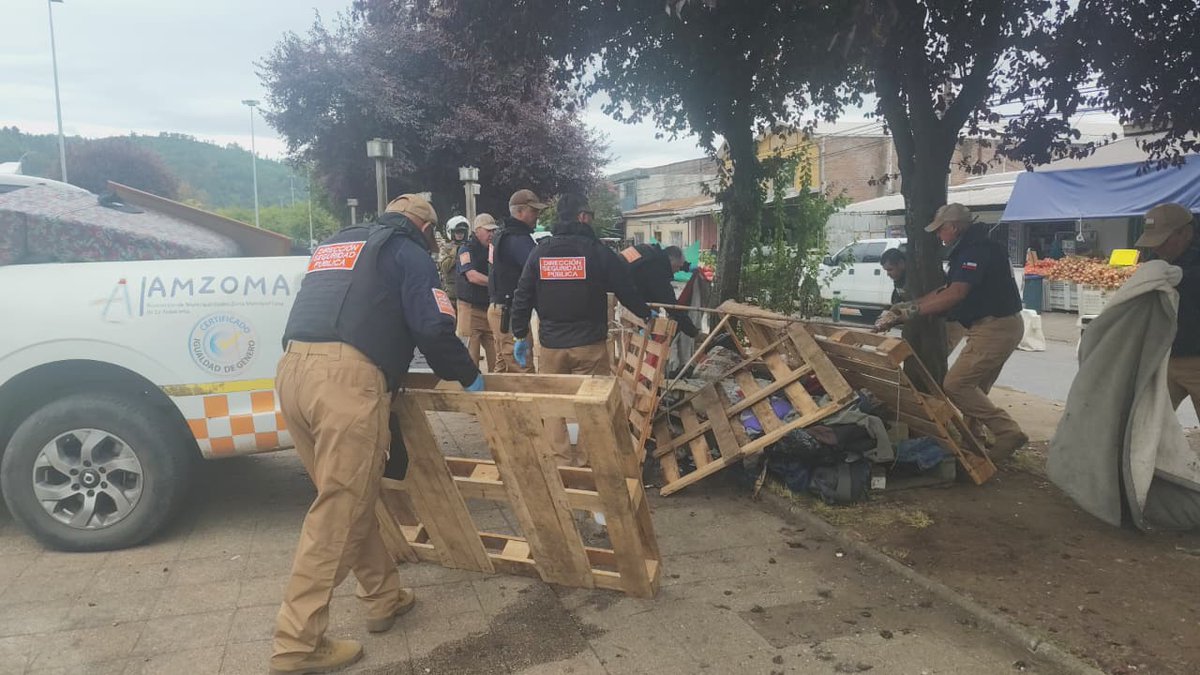 temucotv's tweet photo. Desarme de #ruco en #Temuco permitió hallar armas #cortopunzantes de gran tamaño https://t.co/CQRn3rtMyi https://t.co/2adMiLINom