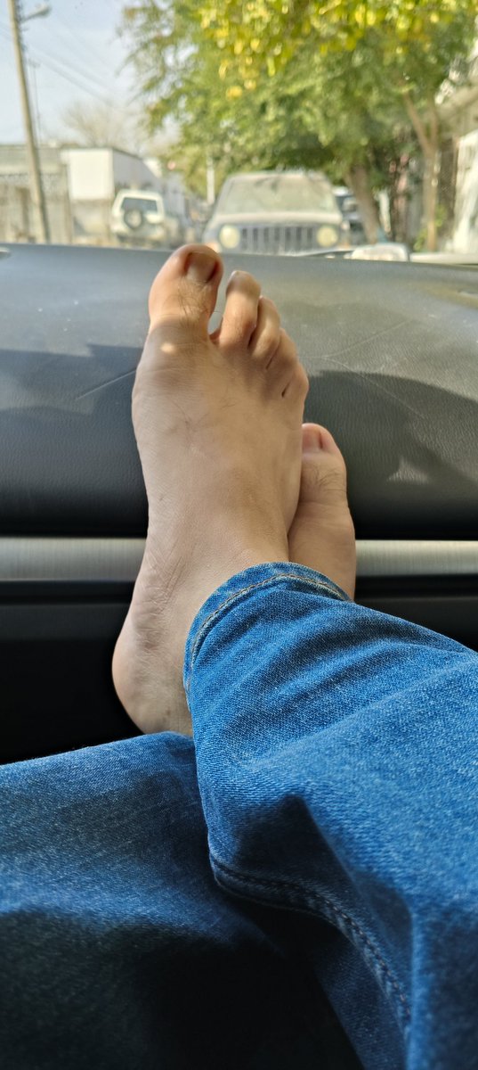 mrwolf82's tweet photo. Unas del fin de semana. Nadamas por w me gustó como se veían mis pies. Alguien los quiere en su cara??? https://t.co/fh7Fdl2u2F