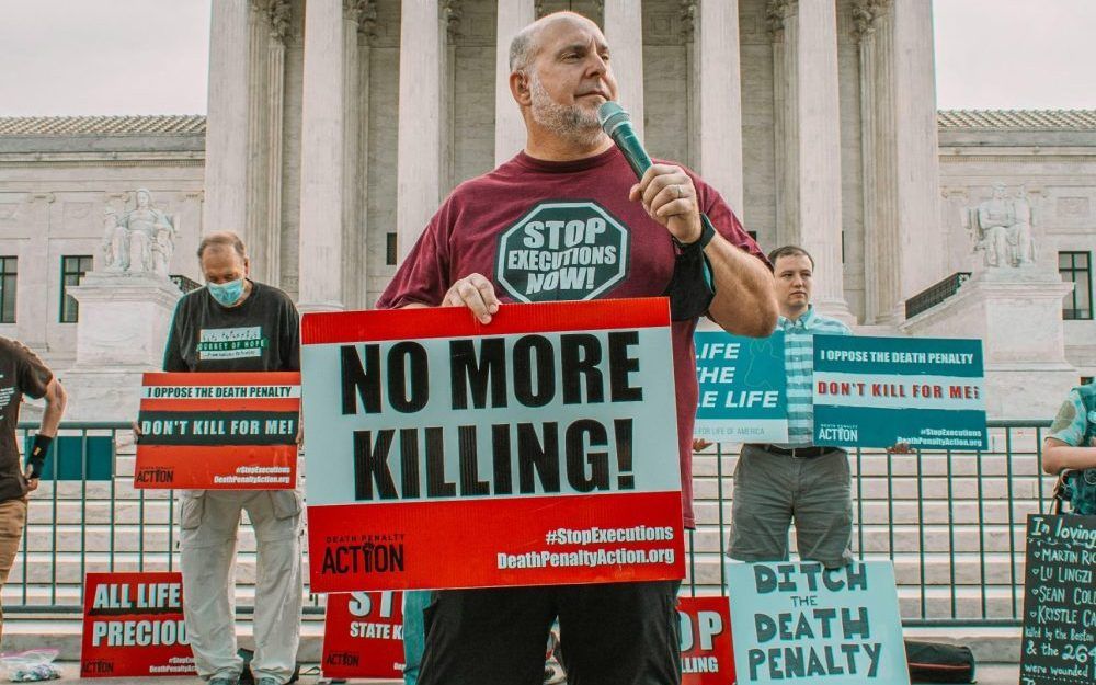 This recent article from U.S. Catholic magazine discusses how advocacy against the death penalty crosses religious and political divides.
uscatholic.org/articles/20260…