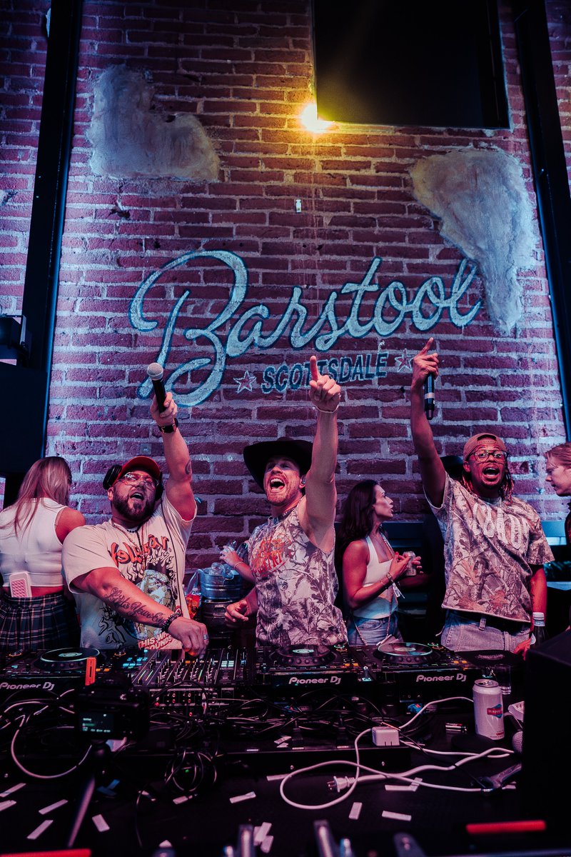 Dustin Lynch tweet media