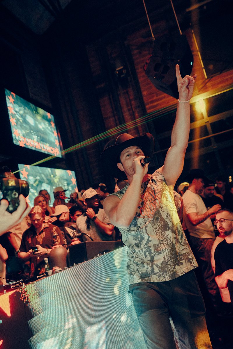 Dustin Lynch tweet media