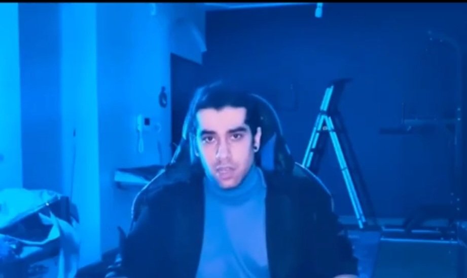 چند نفر دیگه باید جون خودشون رو فدا کنن تا دنیا صدای مردم آزادیخواه ایران را بشنوه؟؟؟؟؟؟

How many more people must sacrifice their lives so that the world can hear the voices of the freedom-loving people of Iran??????
#Pouria_Hamidi
#IranRevolution2026 
#IranMassacre