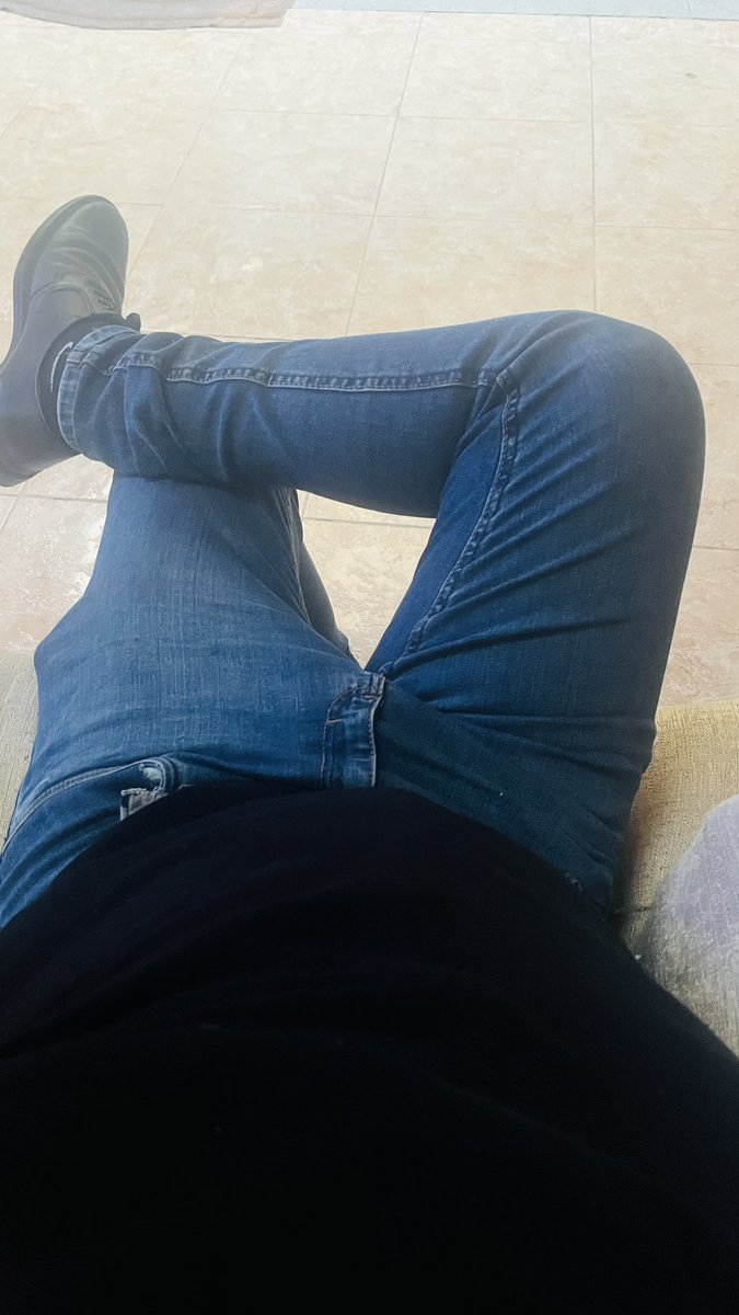 kikkin13's tweet image. Cruzo las piernas, no los límites #Clase #EstiloPropio #ConfianzaPura #kikkindkadente13 #kikkin_dkadente13 #SinExplicar 🧉🧉🧉🧉