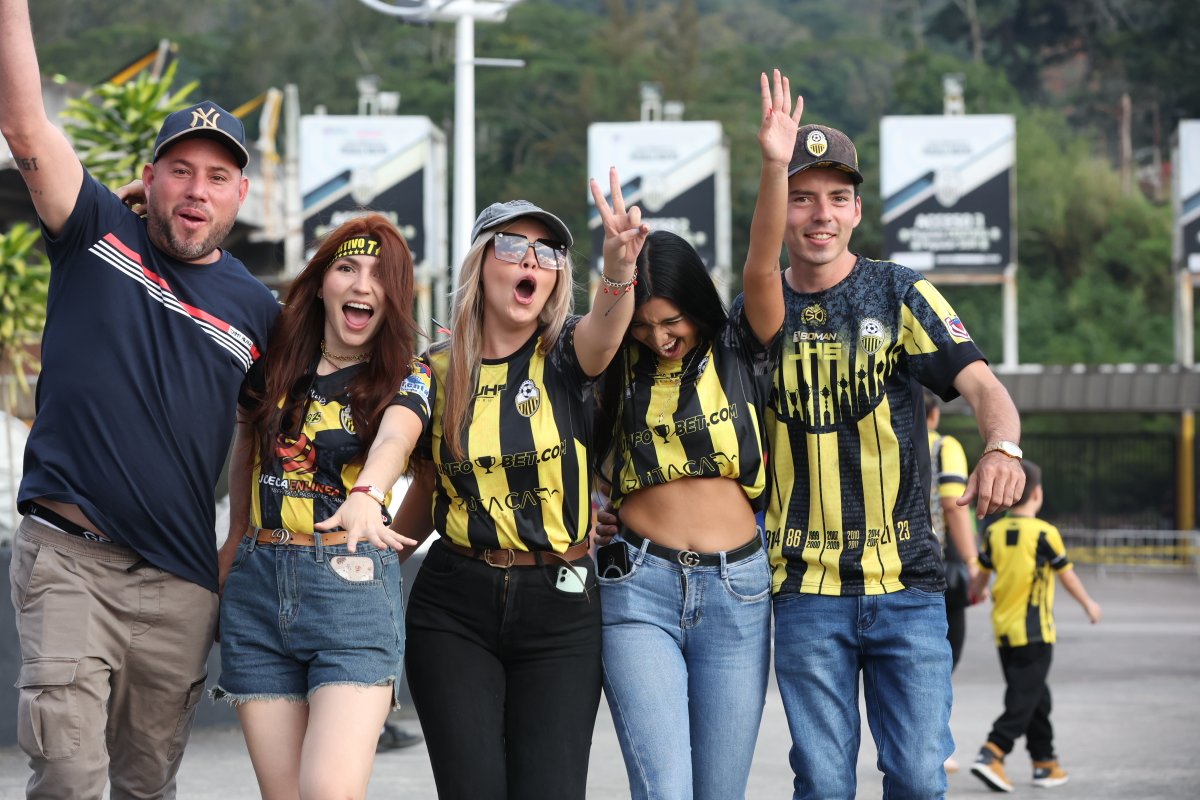 Libertadores's tweet photo. "𝓛𝓸 𝓾𝓷𝓲𝓬𝓸 𝓶𝓪𝓼 𝓯𝓾𝓮𝓻𝓽𝓮 𝓺𝓾𝓮 𝓮𝓵 𝓸𝓭𝓲𝓸 𝓮𝓼 𝓮𝓵 𝓪𝓶𝓸𝓻" 💛🖤 @DvoTachira 

#Libertadores #GloriaEterna https://t.co/ML8MFUJPLS