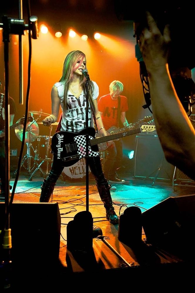 Avril Lavigne Daily 🇵🇭 (@arlavignedaily) on Twitter photo 