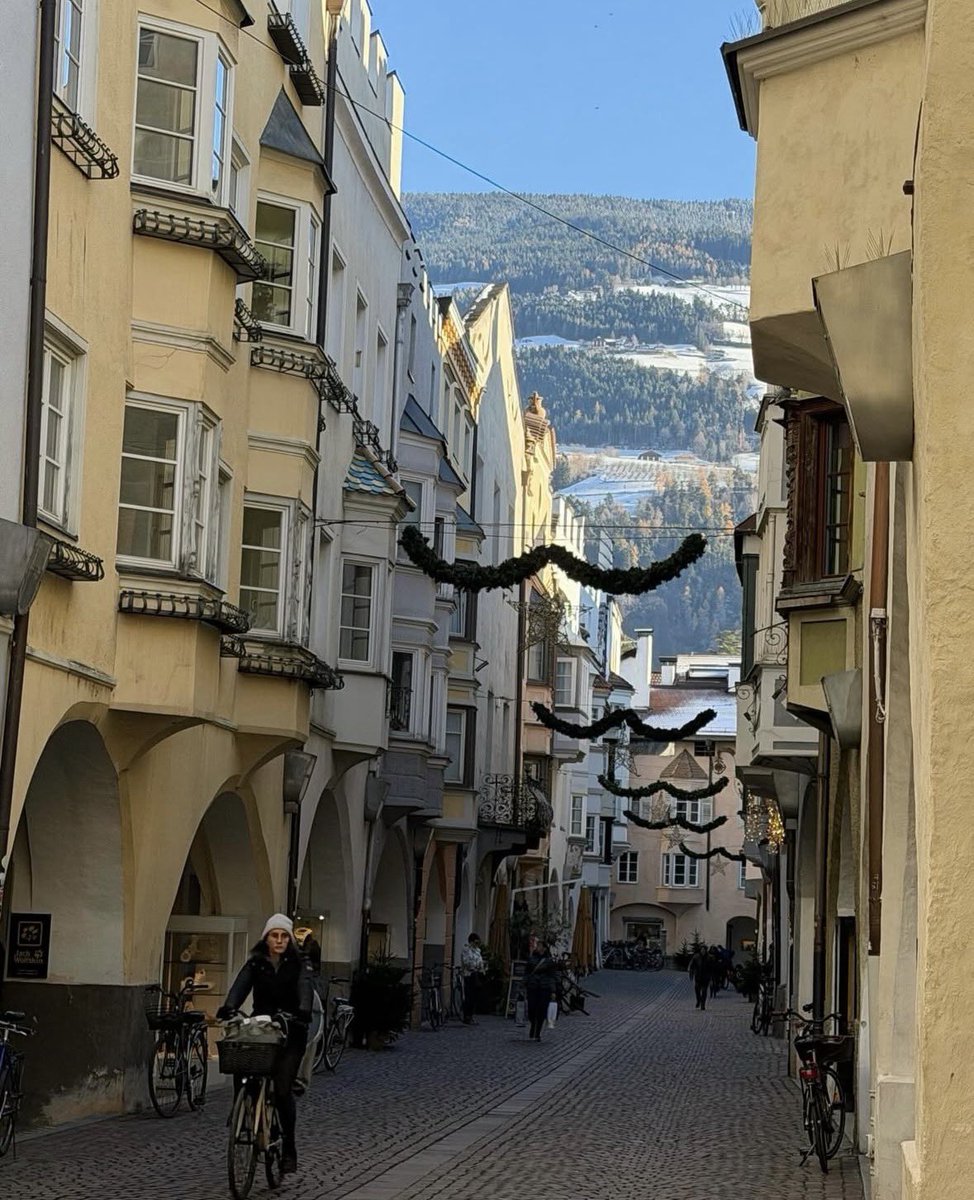 Geoffrey Kent tweet media