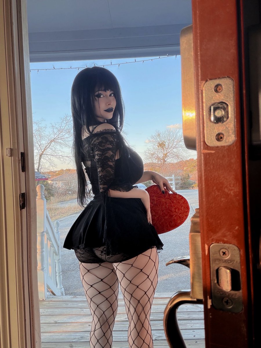 pinkchyu's tweet image. Knock knock