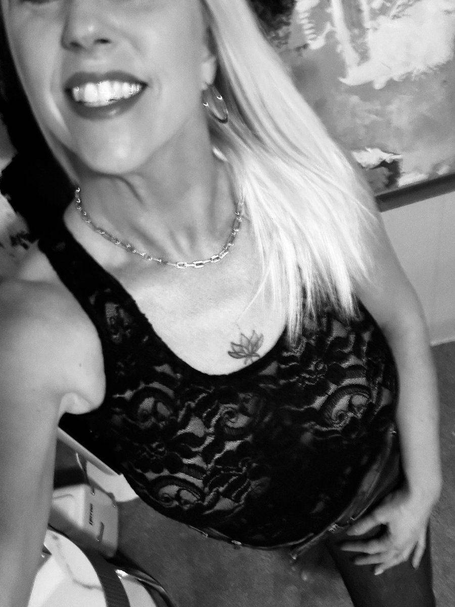 CharlieDivine tweet media