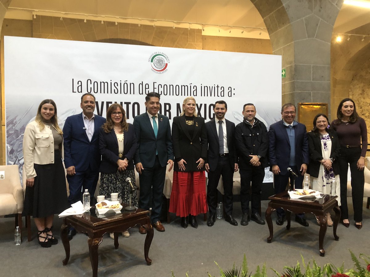 El empresario *Augusto Ramos*, candidato a la presidencia de la CANACAR y el *Senador Emmanuel Reyes Carmona*, Presidente de la Comisión de Economía realizaron “Encuentro Institucional: Retos del Autotransporte de Carga ante la Revisión del T-MEC” <a href="/canacarmexico/">CANACAR</a> <a href="/senadomexicano/">Senado de México</a>
