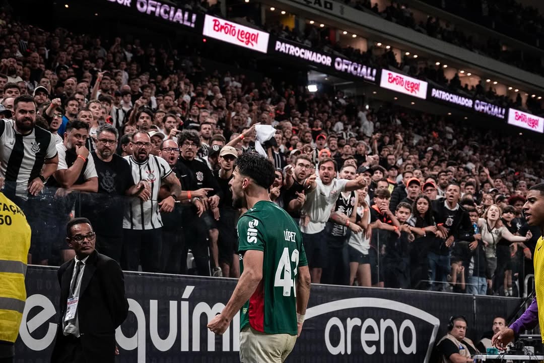 Grande parte dos corinthianos é o perfil Enzo de apartamento que escuta RAP, aprende falar duas gírias e acha que é quebrada.

Não pode comemorar contra eles.

 Não pode provocar.

Tem que ser um cordeirinho senão o bebezinho chora na mídia buaaaaa.