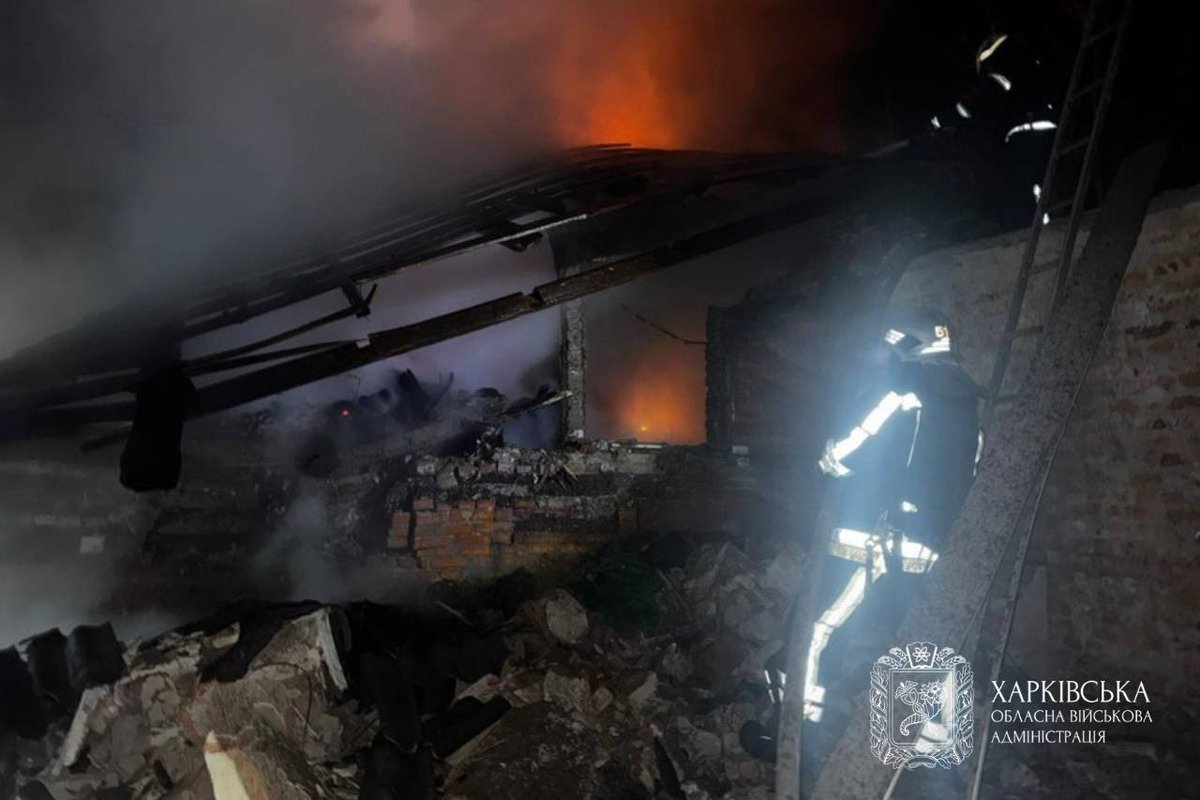 ❗Два годовалых мальчика и двухлетняя девочка погибли в результате атаки РФ на город Богодухов Харьковской области, сообщил глава ОВА 

Также погиб 34-летний мужчина, находившийся вместе с детьми в частном доме. Кроме того, пострадала 74-летняя женщина, пишет Синегубов.