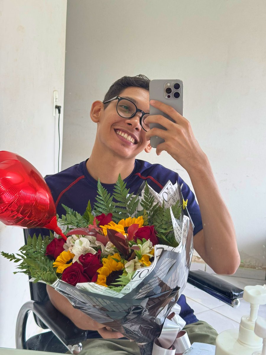 Recebi flores hoje misteriosas será quem foi que mandou 🥰
