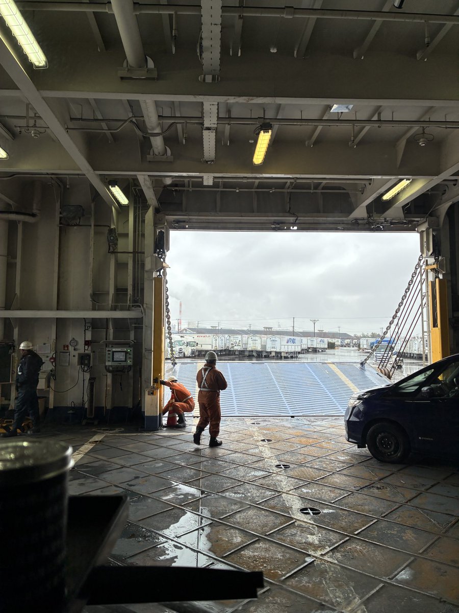 butoha's tweet image. 朝飯食べて下船
人間らしい生活

新潟なう