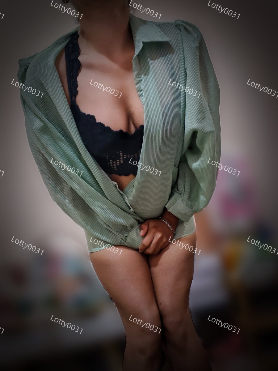 รักตัวเองก่อนเลย 
ชื่นชมตัวเองให้เป็น 
ไม่ต้องเสียเวลาไปด้อยค่าใคร ☺️✌️