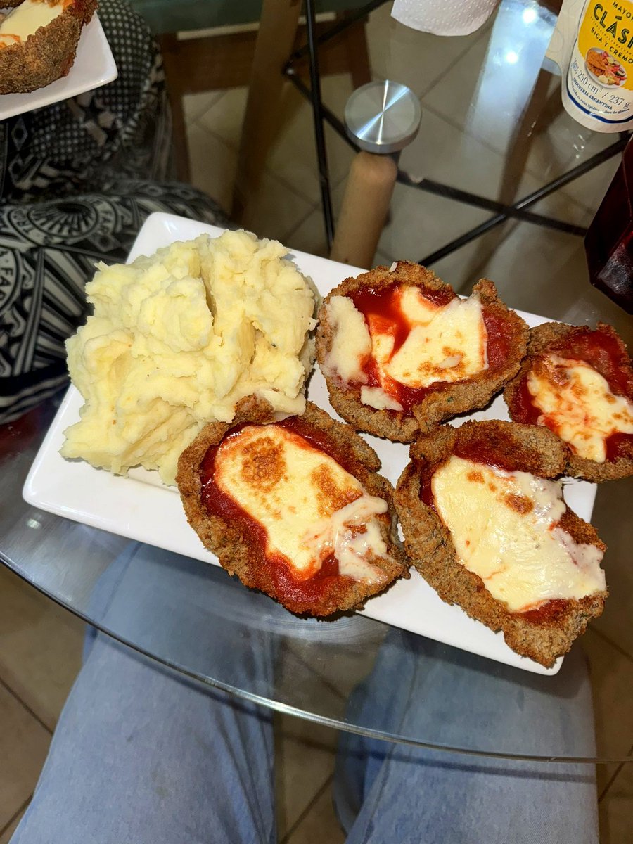 esto y alguien que me abrace toda la noche