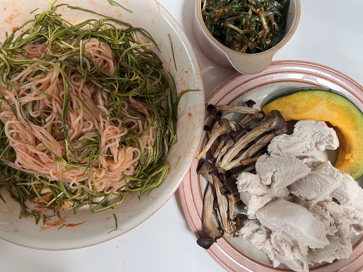 tangle_zip's tweet image. 콩담백면 비빔면+세발나물