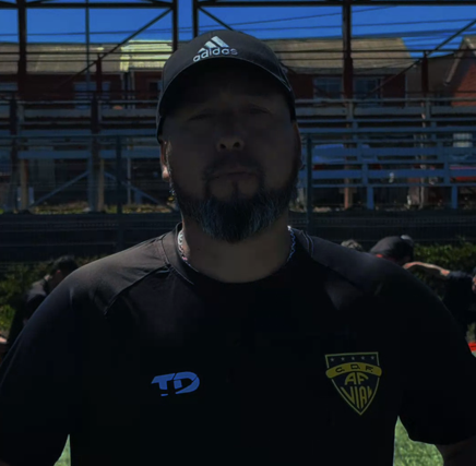 José Zapata será el DT de la Corporación Arturo Fernández Vial en el Campeonato de #TerceraB, tras ser ratificado por el directorio aurinegro. El ex técnico de fútbol formativo de Universidad de Concepción y República de Hualqui, ya entrena a jugadores que afrontarán el torneo