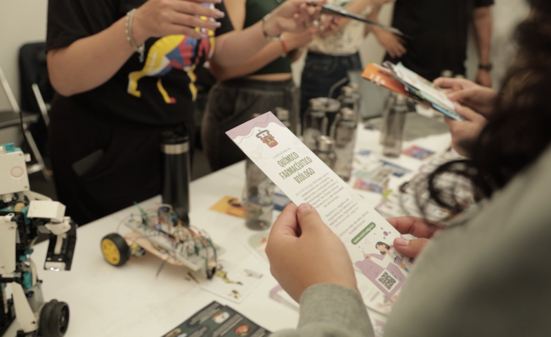 gacetaudeg's tweet image. Inauguran la 27ª edición de #ExpoProfesiones. Más de 50 universidades, así como todos los centros de la #RedUdeG, presentan información sobre más de 130 carreras para apoyar a las y los jóvenes a tomar una decisión informada sobre su futuro profesional.🔗 url.udg.mx/a0FFD