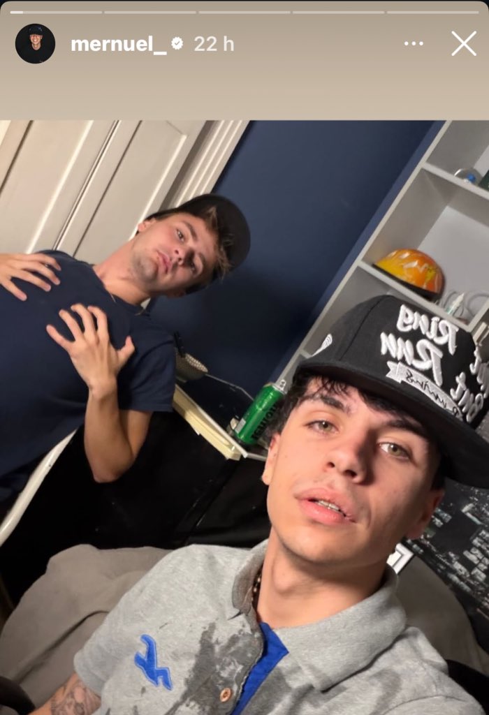 fratrryloverr_'s tweet image. ese amigo que está hasta las manos