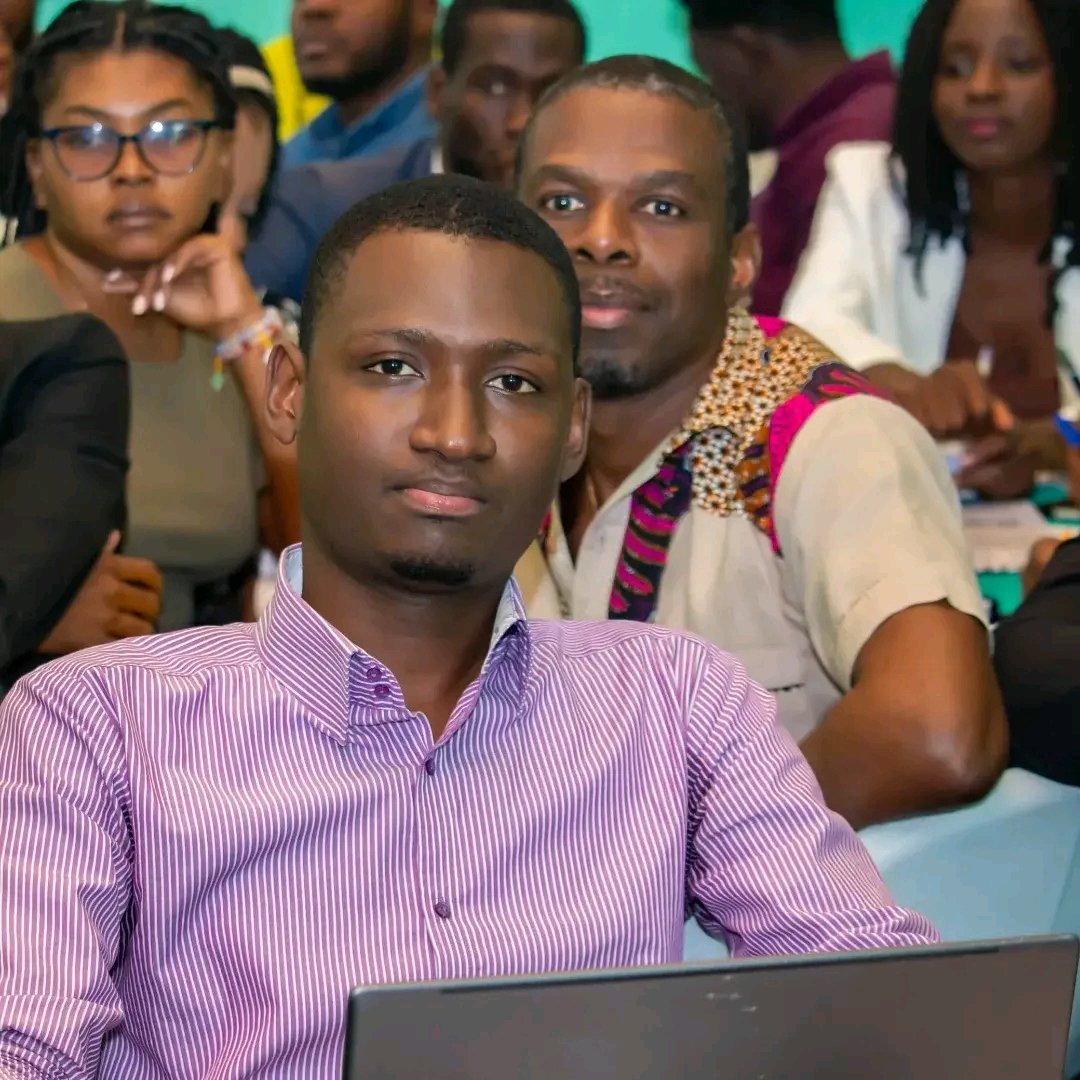 TheodateW's tweet image. Paske w s on egzanp ke m dwe suiv kamarad @ritchywmg 
#YoungLeader 
#EDE