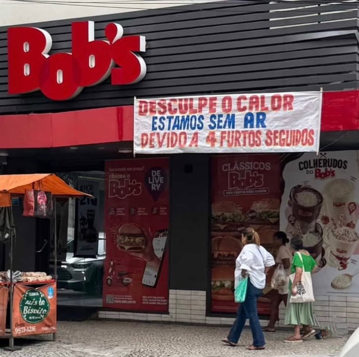 Terceiro maior problema da cidade de Niterói.

FURTOS COMETIDOS DIARIAMENTE POR CRACUDOS E MORADORES DE RUA.

Tá difícil manter comércio em Niterói.

📍BOB's Gavião Peixoto