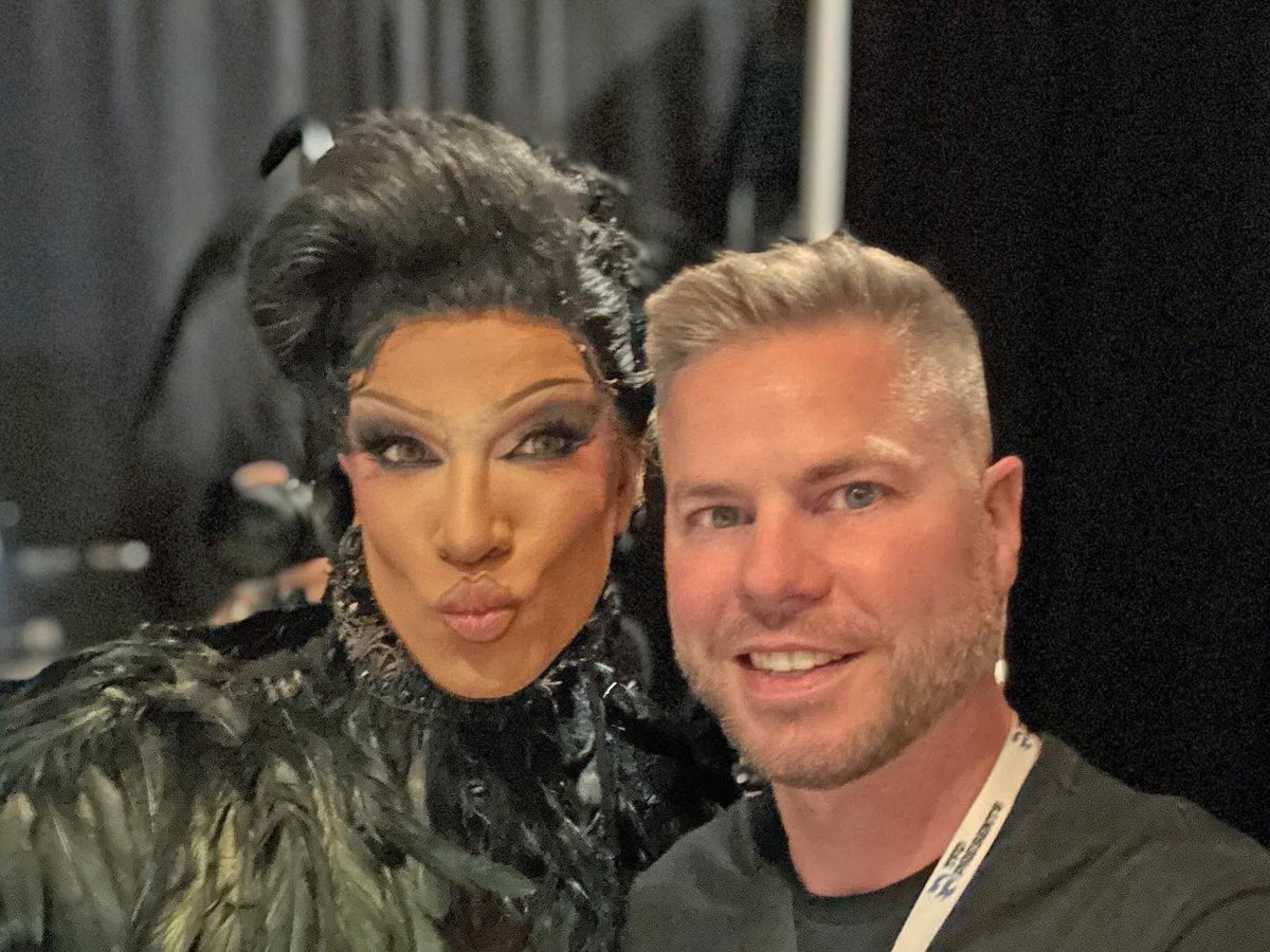br_webb's tweet image. A quick backstage moment with @kendallgenderxo, a Canadian icon proving drag can be art, leadership, and change—that’s genuine True North energy. 

#HomoCultureTour #DragRaceCanada #CanadianIcon #ChangeMaker #LiveOutLoud