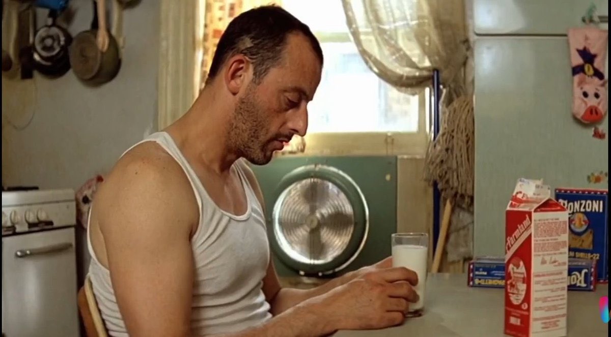 نعممم اذا شفت افتتاحيه فيها كوب حليب 
ف اعرف انك مقدم على فلم عظيم