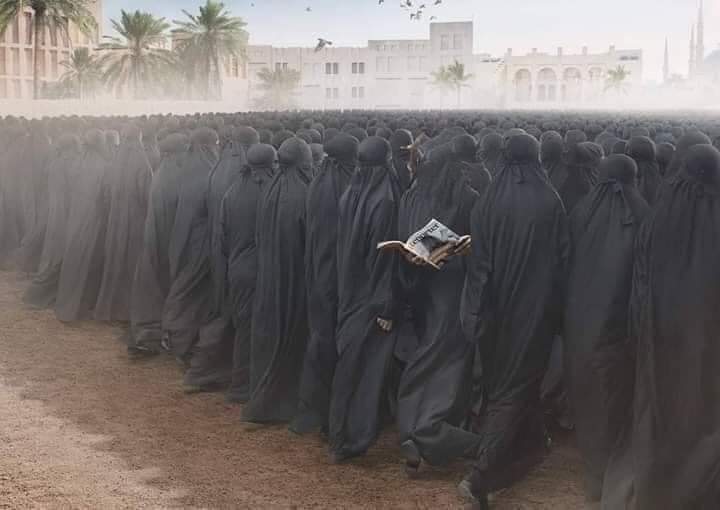 سؤال
لماذا في سورة يُوسف  لم يقل الله تعالى زوجة العزيز وقال امرأة العزيز !!! 
كلام جداً جميل ...

هل تقول عن زوجتك 
امرأتي .. ؟
أو زوجتي ..
أم صاحبتي ..؟؟

السؤال:
مالفرق ﺑﻴﻦ ﺍﻟﻤﺮأة ﻭﺍﻟﺰﻭجة ﻭﺍﻟﺼﺎﺣﺒﺔ ? 

الإجابة:

ﺍﻟﻤﺮﺃﺓ : 
إﺫﺍ ﻛﺎﻧﺖ ﻫﻨﺎﻙ