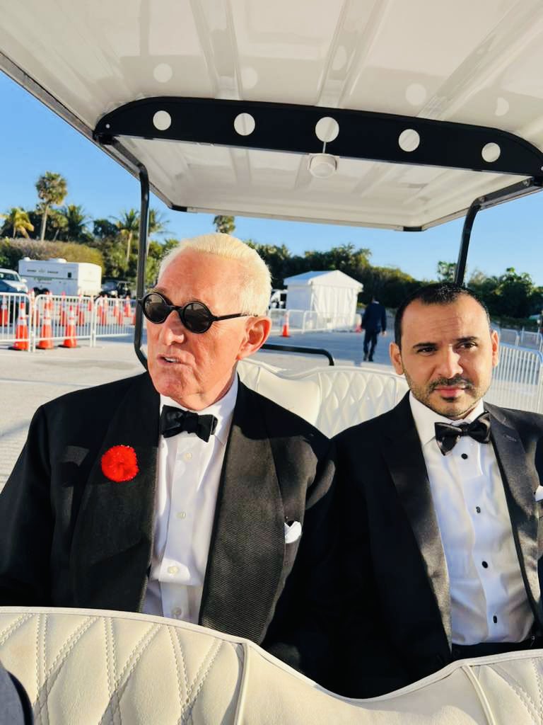 Eduardo_Bittar's tweet image. Llegando a Mar-a-Lago, la residencia del presidente @realDonaldTrump, con @RogerJStoneJr.