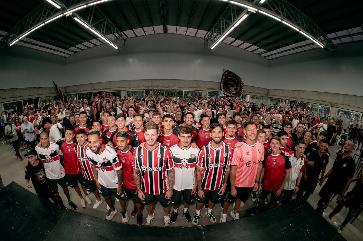 Y todos juntos … 🎶
Funebreros, completen la frase 👇🏻.

#120AñosDeAmor
#Este2026SoloSocios