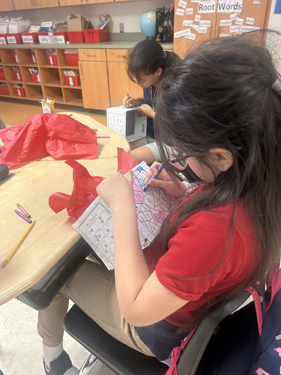 MrsRameau's tweet image. Third graders were excited to complete their #fractions practice sheet on their Valentine's Day cardholders. @ParksideProud