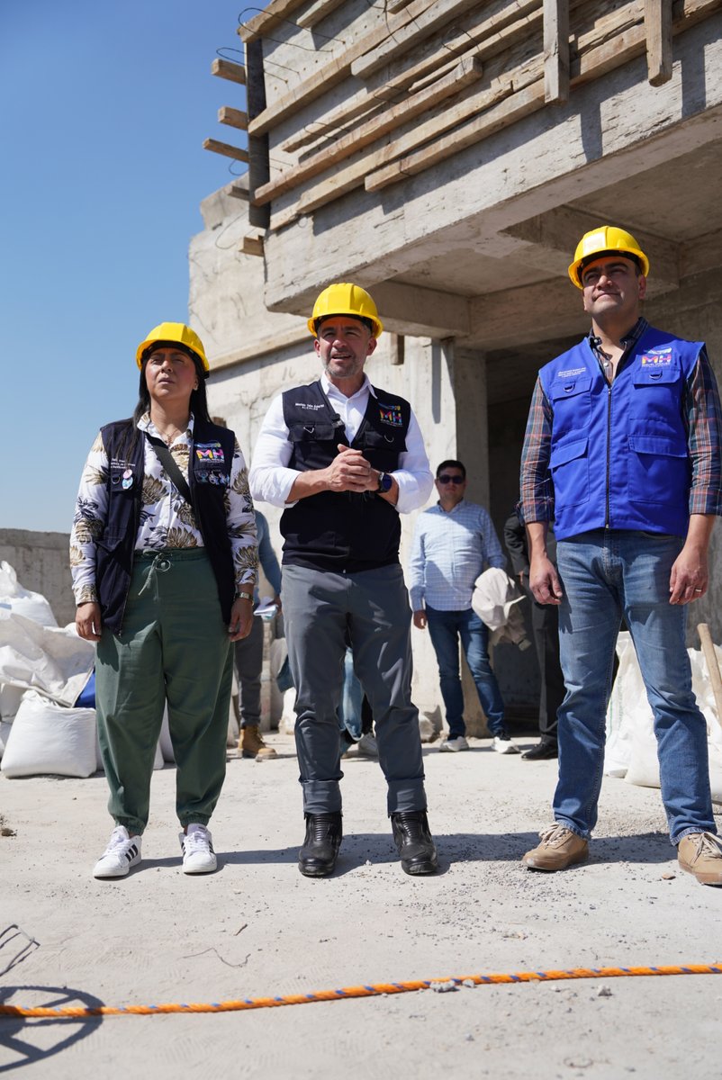 mauriciotabe's tweet photo. Nos reportaron la construcción de un piso de más en Campos Elíseos 468, clausuramos y colocamos tapiales. Ahora, el desarrollador deberá demoler lo que se construyó de más. 

Seguimos firmes: En Miguel Hidalgo se cumple la ley.👊🏻 https://t.co/2dZBLBuvks