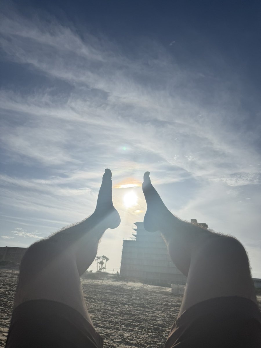 🦶🏼☀️🦶🏼