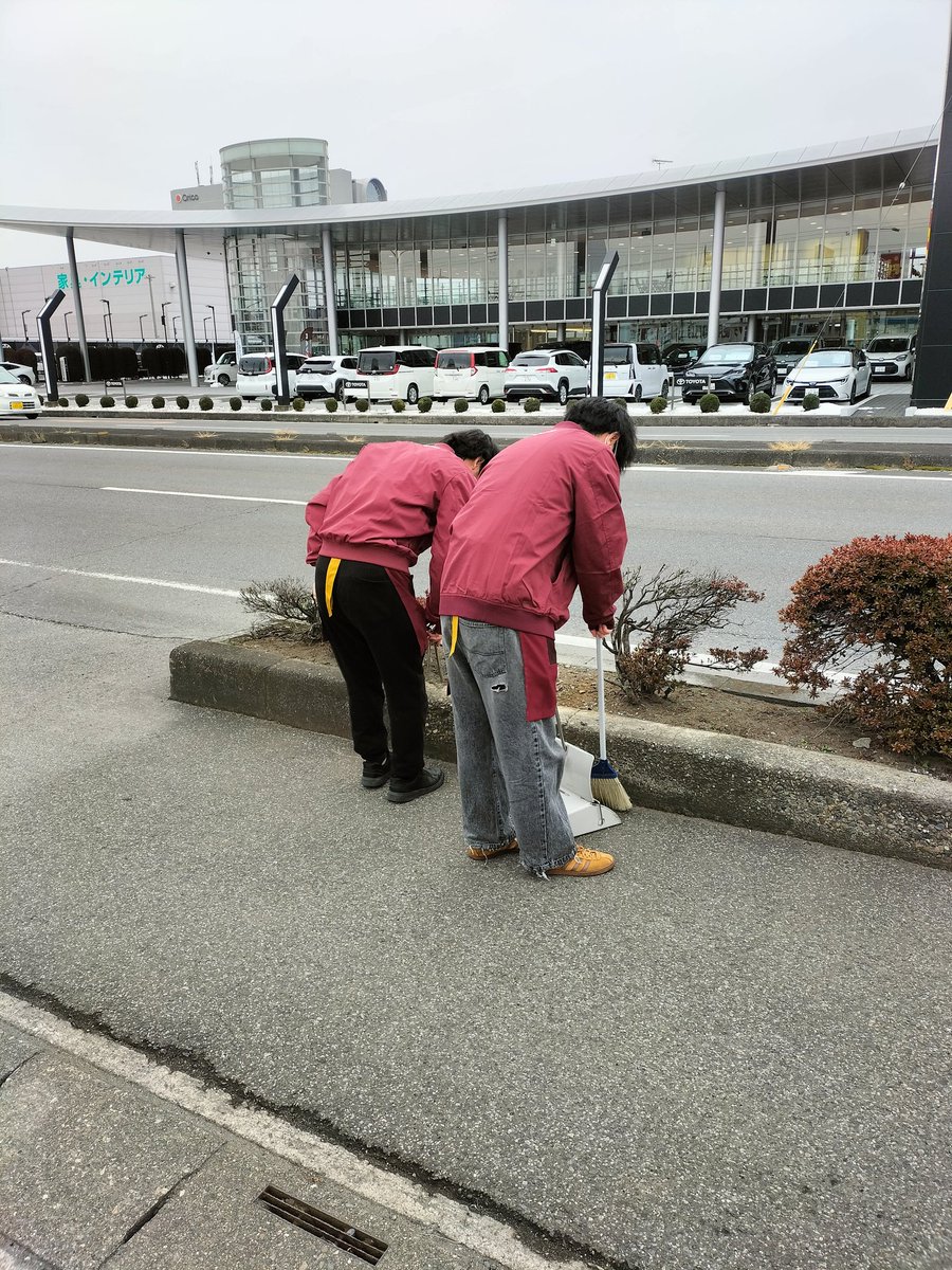 hf21144's tweet photo. 本日はハードオフ1号店がスタートした記念すべき日！
我々も店舗周辺の清掃活動を微力ながら行いました！
これからも当店、またハードオフを末永く宜しくお願いします！
#ハードオフ誕生日
#ハードオフエコ活動2026
#ハードオフ鶴ヶ島インター店
#ホビーオフ鶴ヶ島インター店 https://t.co/KKvdNaBb6e