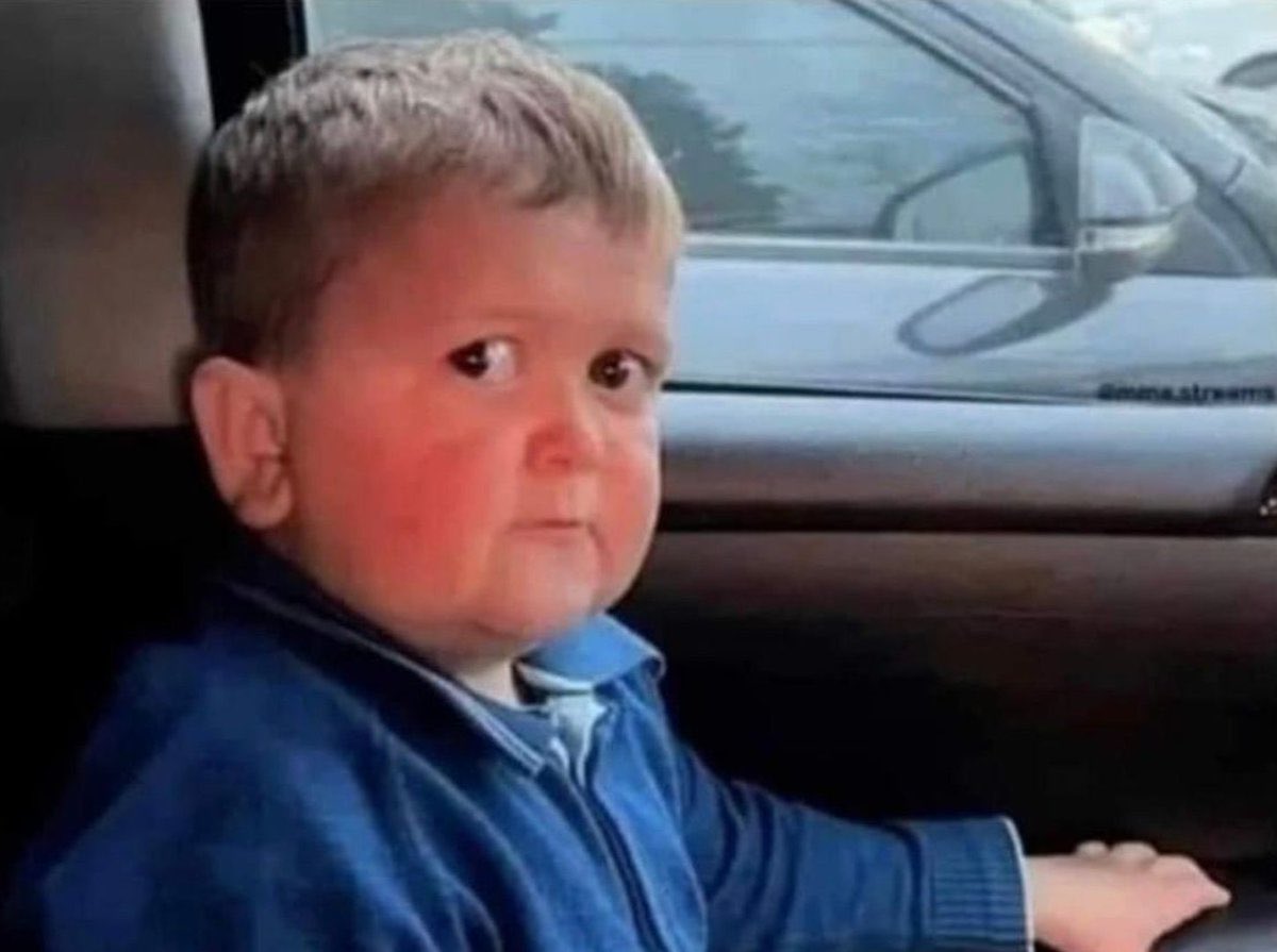 Tu compa cierra la puerta con llave, arranca el carro a 200 km/h (¡tan rápido como una transacción en Solana, pero sin las fees bajas!), y te dice:

"Han pasado 387 días desde que me dijiste que comprara $SOL".