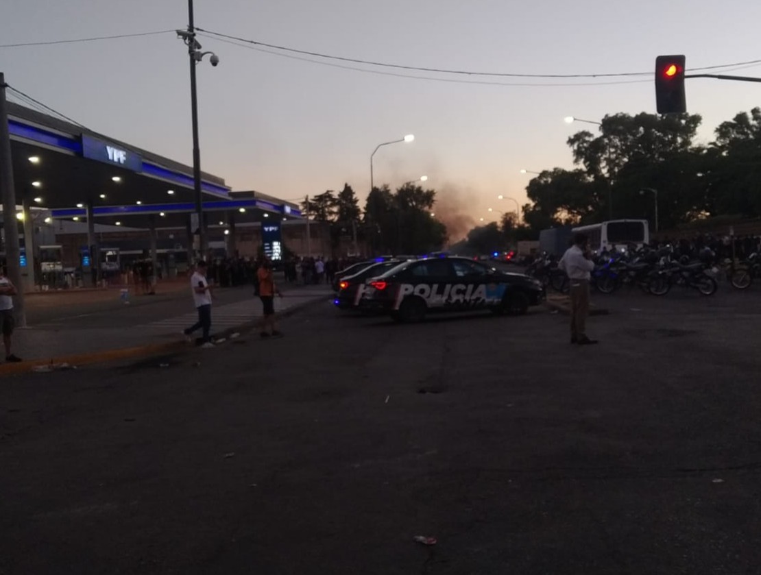 Estuvimos Grabando
Protesta Policial
Jefatura de la Unidad Regional II
Ciudad de Rosario
10 Febrero 2026
sonidosderosario.com.ar