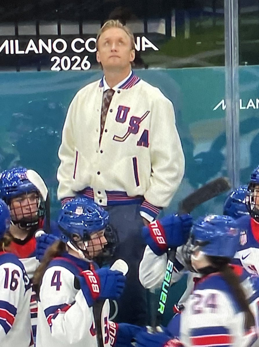 bmill412's tweet photo. @usahockey Are we able to buy this jacket? https://t.co/L8zzukivIW