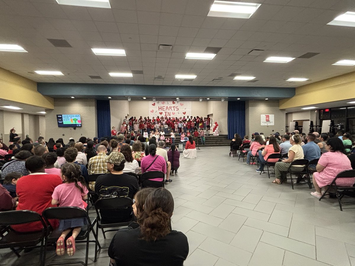 It’s a full house at <a href="/MooreCFISD/">MooreCFISD</a>  2nd grade program tonight. We definitely felt the love ❤️❤️##ChooseCFISD #PathToAmazing