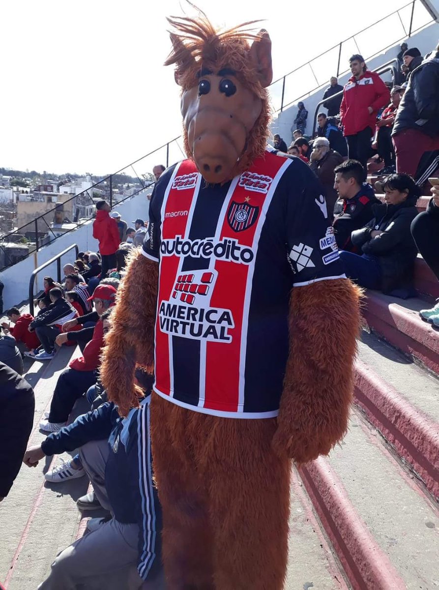 EL HINCHA DE CHACA QUE PROMETIO NO AFEITARSE HASTA QUE EL FUNEBRERO CONSIGA 2 PARTIDOS SIN QUILOMBOS ✅️✅️✅️✅️