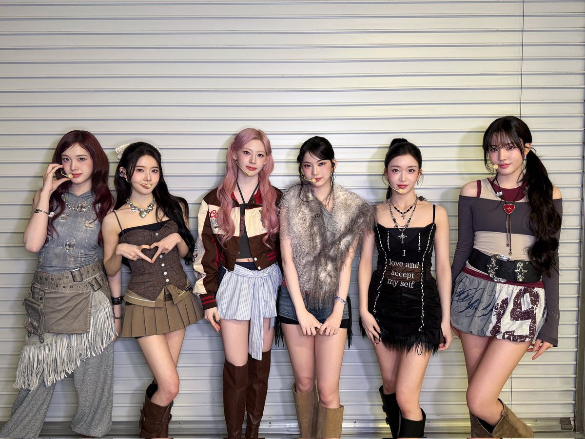 STAYC_JP's tweet image. SWITH〜💌
昨日は、1階、2階にいるSWITHの皆さんを近くで見ることができて本当にドキドキしてたよ〜
SWITHもそうでしたよね？🥰

「MWUAH💋」公開までたくさん待ってくれてありがとう！
大切に準備してきた曲を、こうして届けられて本当に幸せです👏

#STAYC #ステイシー #스테이씨 #STAY_ALIVE