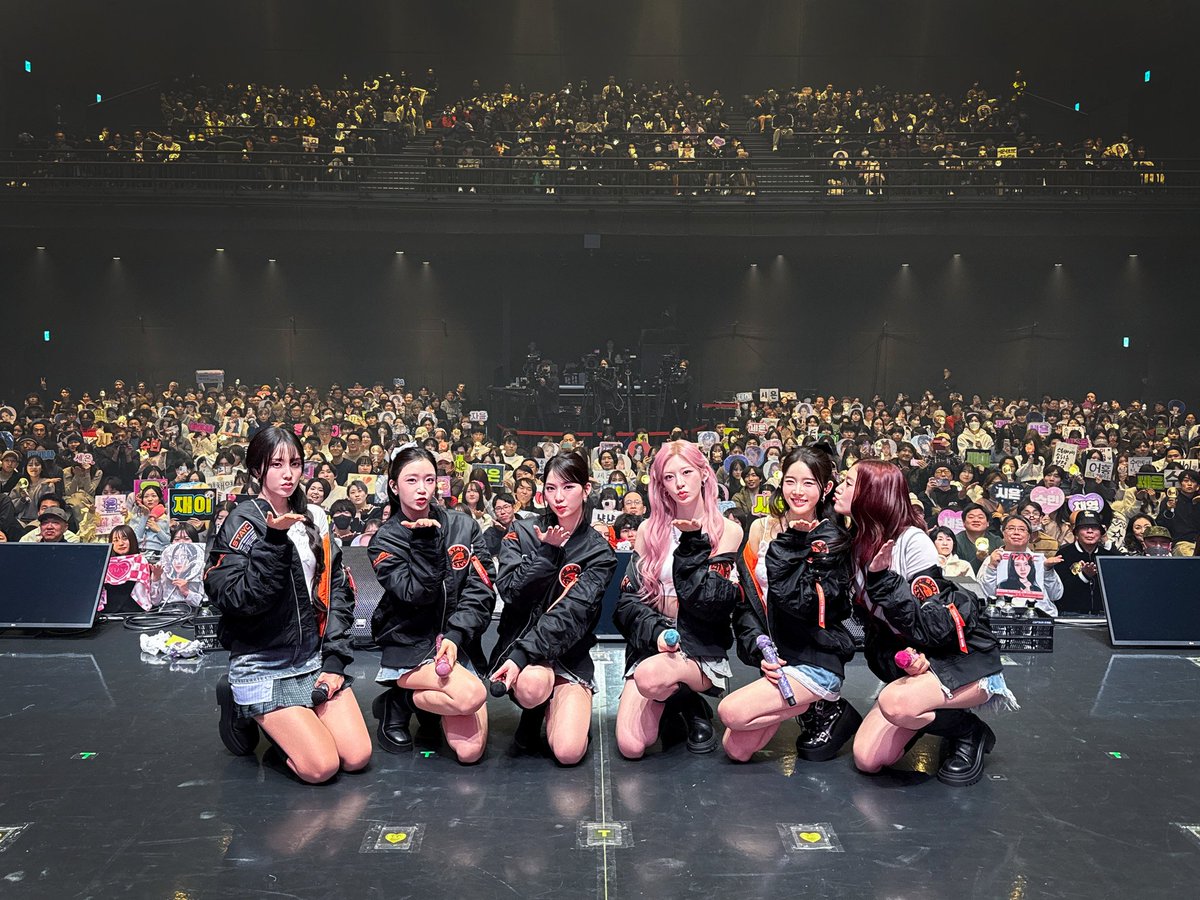 STAYC_JP's tweet image. SWITH〜💌
昨日は、1階、2階にいるSWITHの皆さんを近くで見ることができて本当にドキドキしてたよ〜
SWITHもそうでしたよね？🥰

「MWUAH💋」公開までたくさん待ってくれてありがとう！
大切に準備してきた曲を、こうして届けられて本当に幸せです👏

#STAYC #ステイシー #스테이씨 #STAY_ALIVE