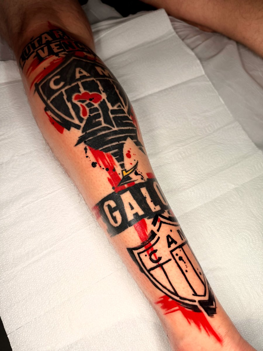 ThiagoScap's tweet photo. Mais uma tattoo pro @RenatoSchettino que agora tem as duas pernas tatuadas por mim. 
.
Orçamento e agendamento (31) 984549092. 
.
#sketch #galonapele #atletico #thiagoscap #blackredwork https://t.co/PpLc1QSatD
