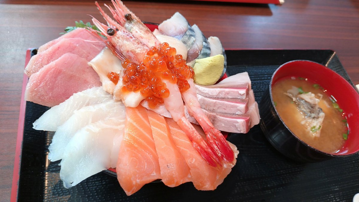 苫小牧で初手海鮮丼キメた。